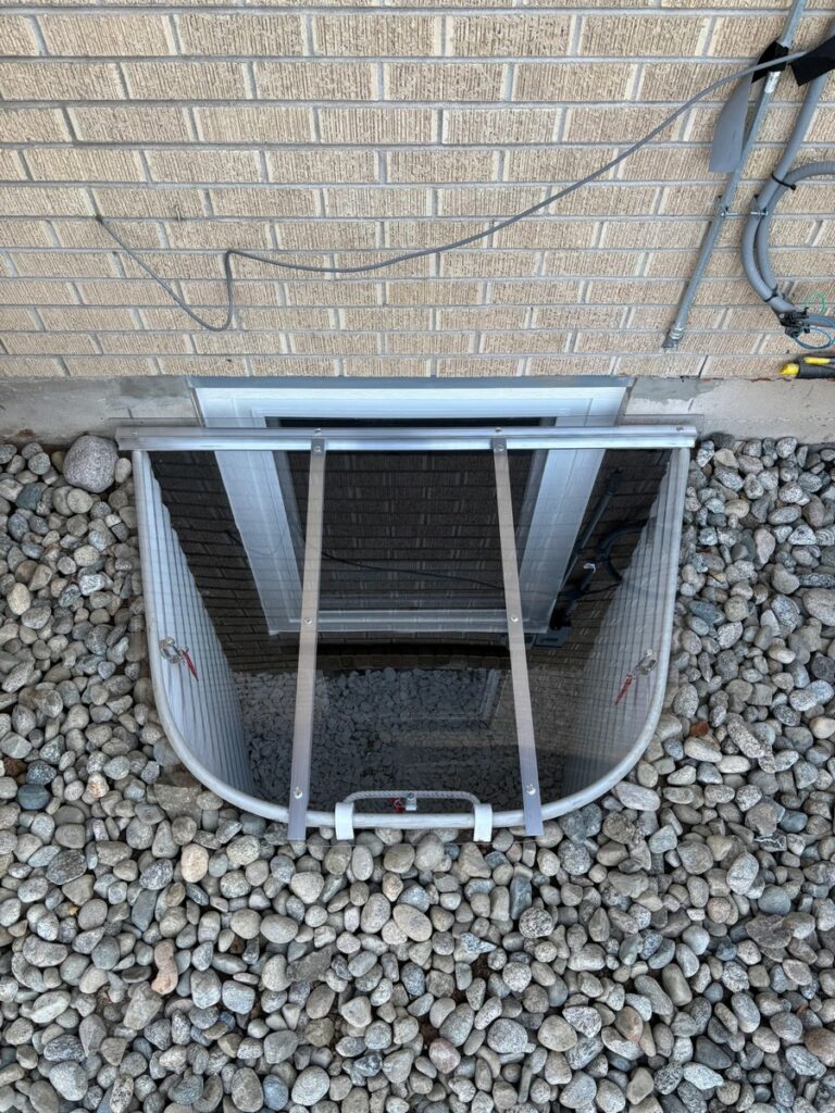 Egress window in a steel well with a bar grate